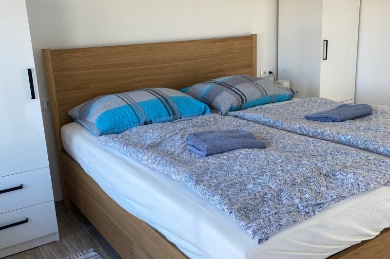 dvoulůžko na zahradním apartmánu